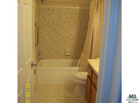 29125 Hayes Road, Unit A16 Warren, MI 48088 - Photo 9 of 12 933536-8.JPG