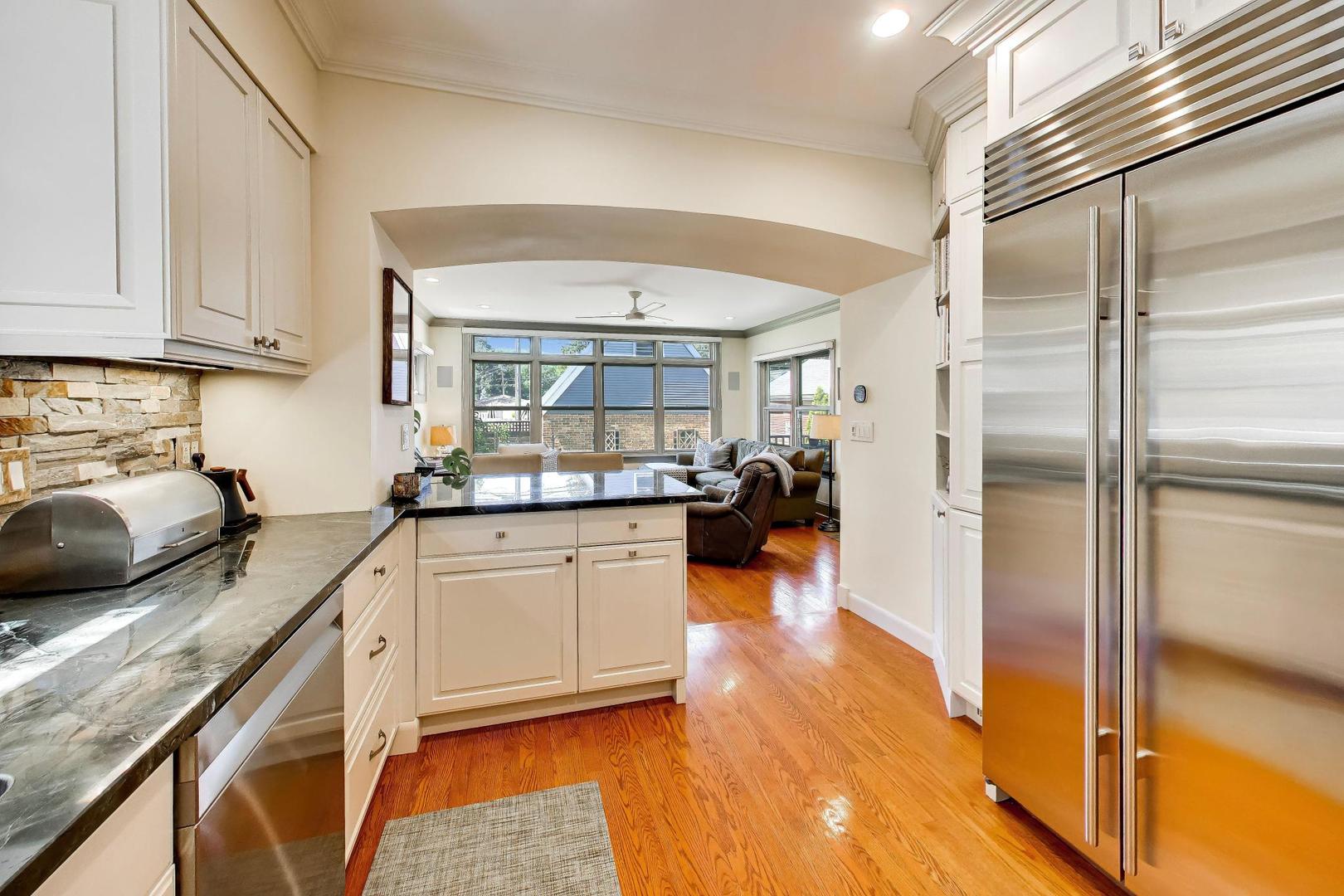 6308 North Indian Road Chicago, IL 60646 - Photo 7 of 45 Gallery Image 7