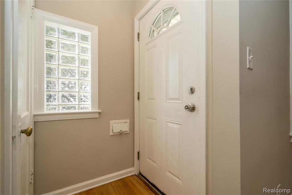 24844 Landau Center Line, MI 48015 - Photo 16 of 58
