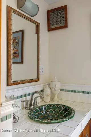 a view of a yard with an tree