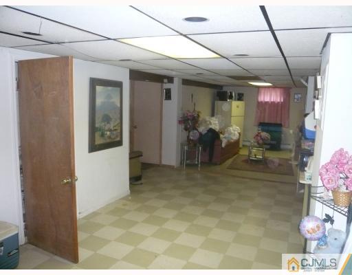 147 Rutherford Avenue Woodbridge, NJ 07095 - Photo 4 of 7 Gallery Image 4