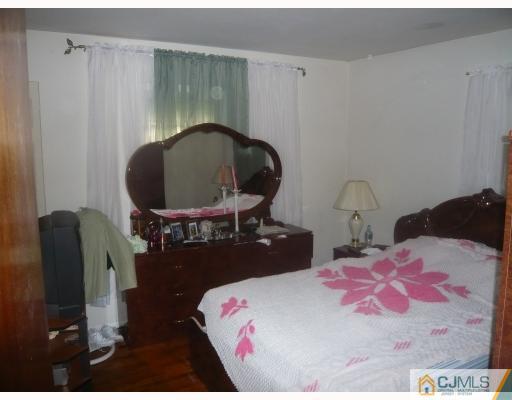 147 Rutherford Avenue Woodbridge, NJ 07095 - Photo 5 of 7 Gallery Image 5