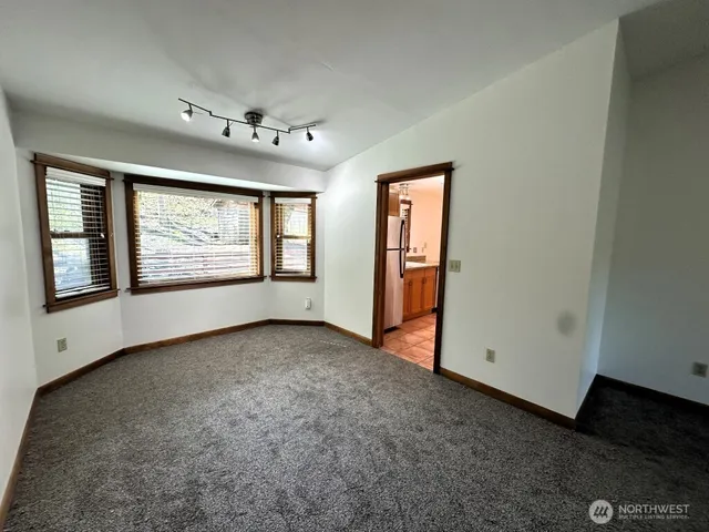 $3,300 | 22467 Northeast 18th Street, Sammamish, WA 98074