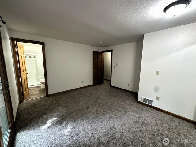 $3,300 | 22467 Northeast 18th Street, Sammamish, WA 98074