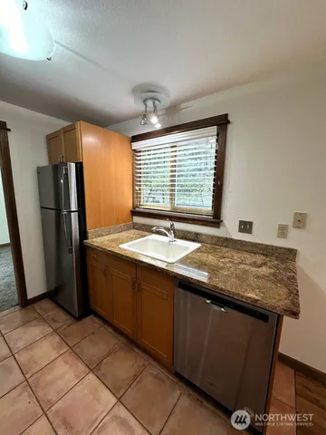 $3,300 | 22467 Northeast 18th Street, Sammamish, WA 98074