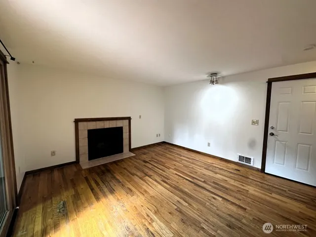 $3,300 | 22467 Northeast 18th Street, Sammamish, WA 98074