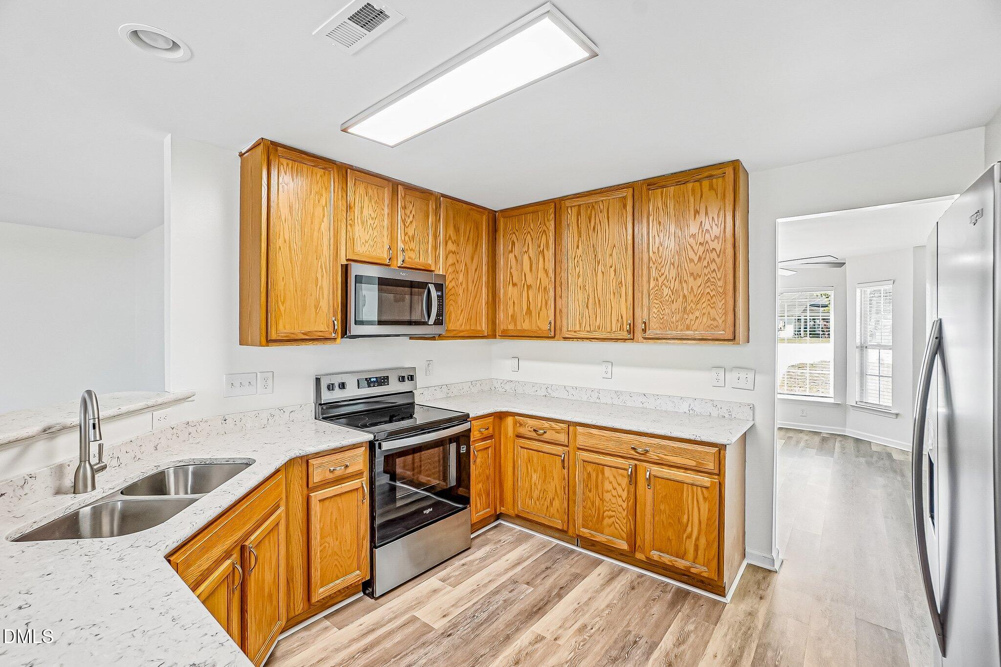 1404 Springshire Court Raleigh, NC 27610 - Photo 8 of 28 12-web-or-mls-Springshire Ct-S1505-012