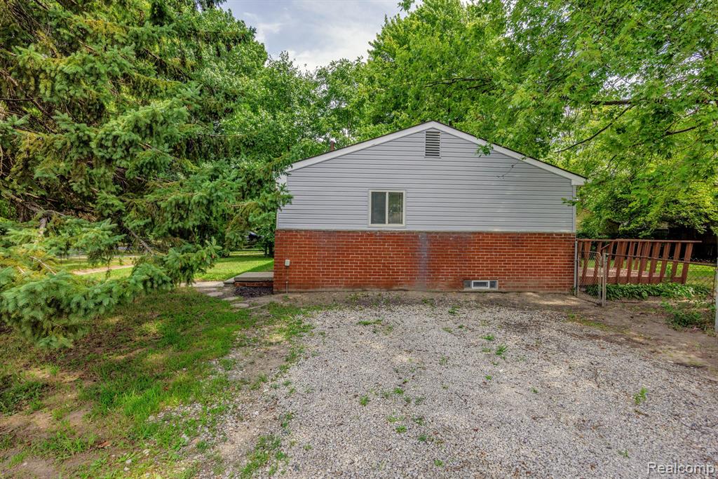 35247 Wick Road Romulus, MI 48174 - Photo 21 of 34