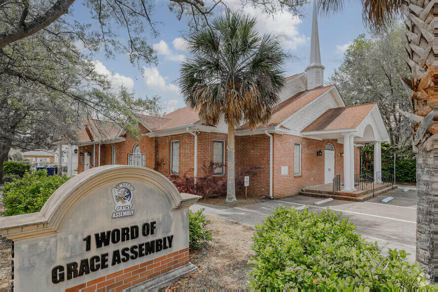 835 Magnolia Road Charleston, SC 29407 - Photo 4 of 20 835-Magnolia-Rd-Charleston-SC-Building-P