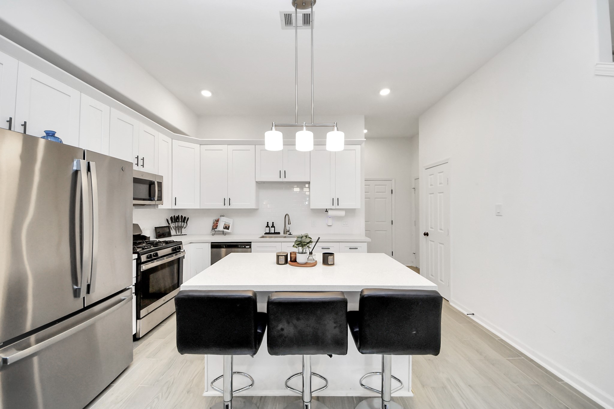 4613 Ireland Street, Unit B Houston, TX 77016 - Photo 14 of 39 a view of a dining room with furniture