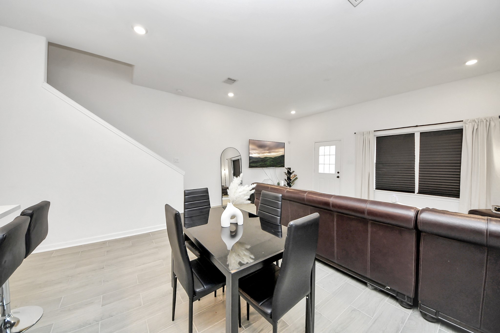 4613 Ireland Street, Unit B Houston, TX 77016 - Photo 18 of 39 a view of a dining room with furniture