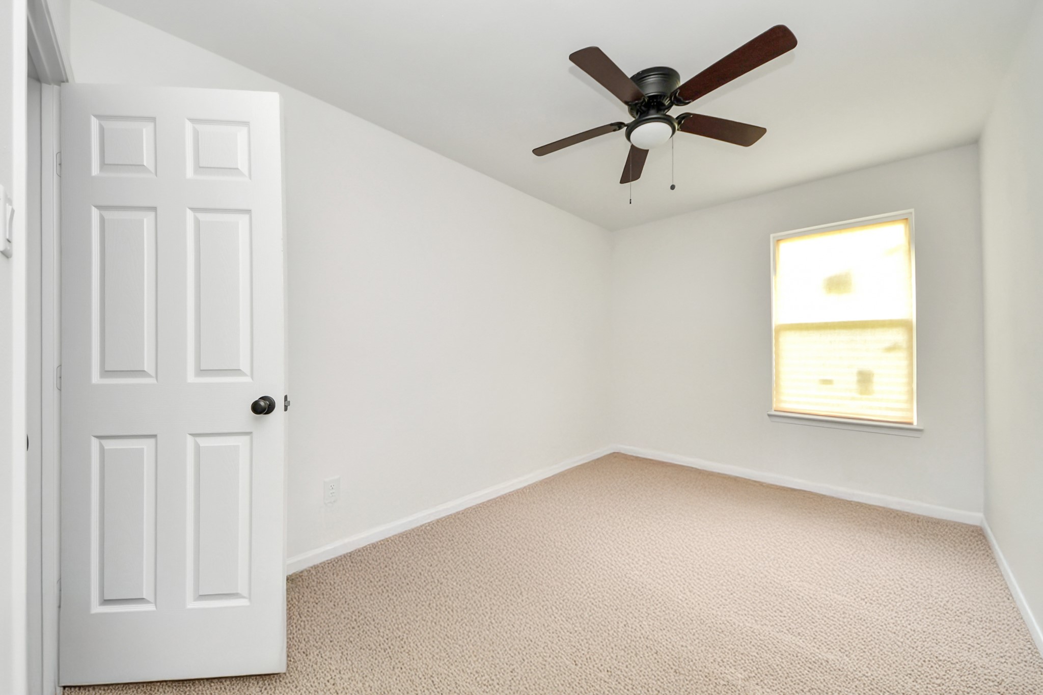 4613 Ireland Street, Unit B Houston, TX 77016 - Photo 34 of 39 an empty room with windows and fan