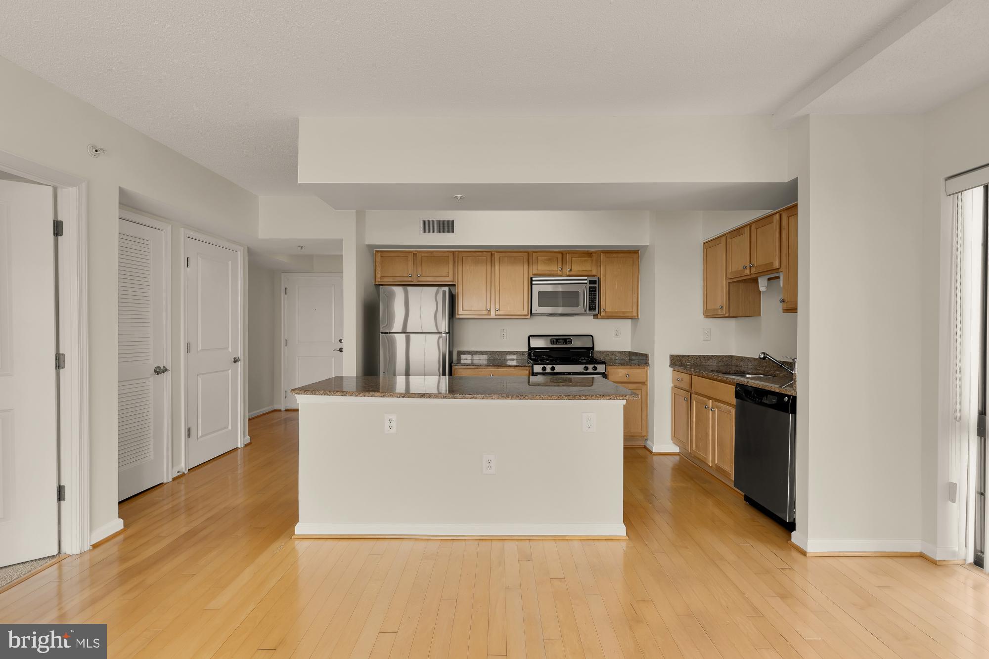 7915 Eastern Avenue Northwest, Unit 1014 Silver Spring, MD 20910 - Photo 19 of 33
