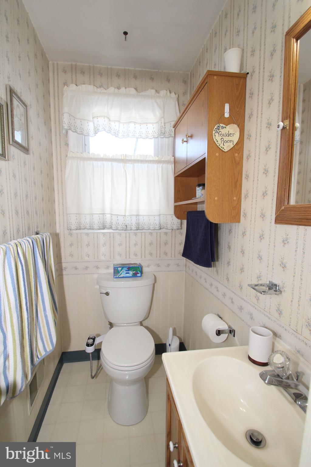 3 Powhatan Road New Castle, DE 19720 - Photo 9 of 20 Powder Room