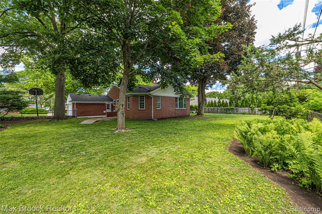 171 South Glengarry Road Bloomfield Hills, MI 48301 - Photo 22 of 26