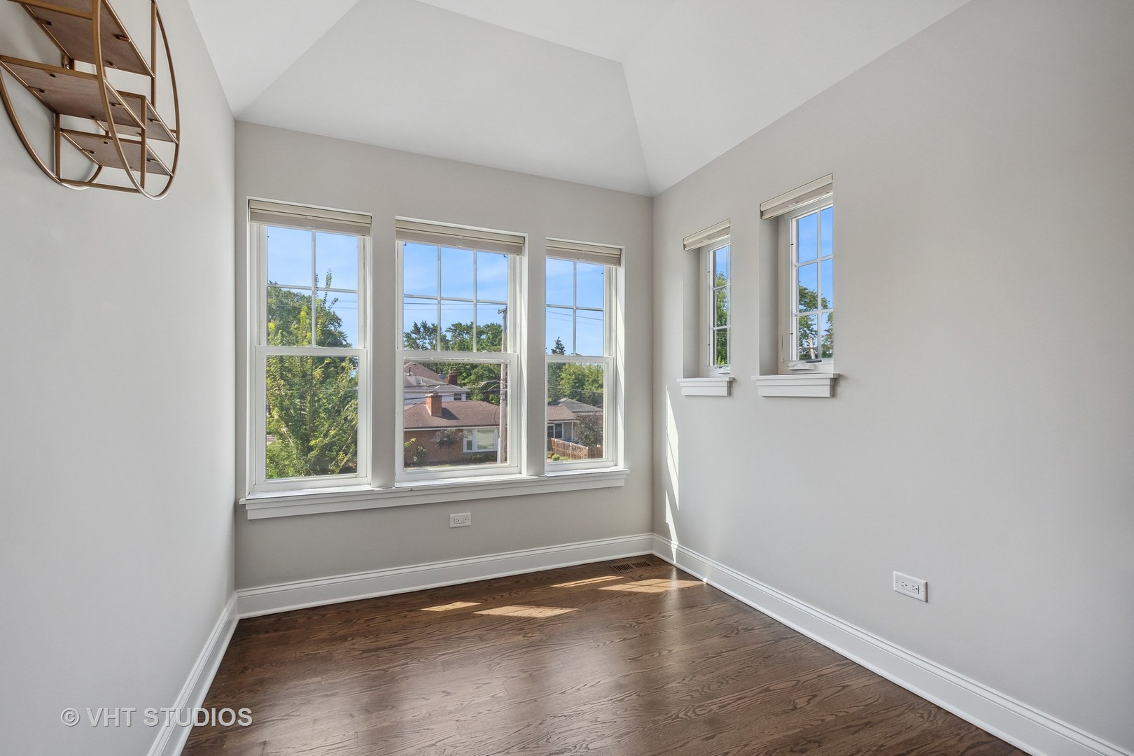 2004 West Sibley Street Park Ridge, IL 60068 - Photo 14 of 40 an empty room with windows and closet
