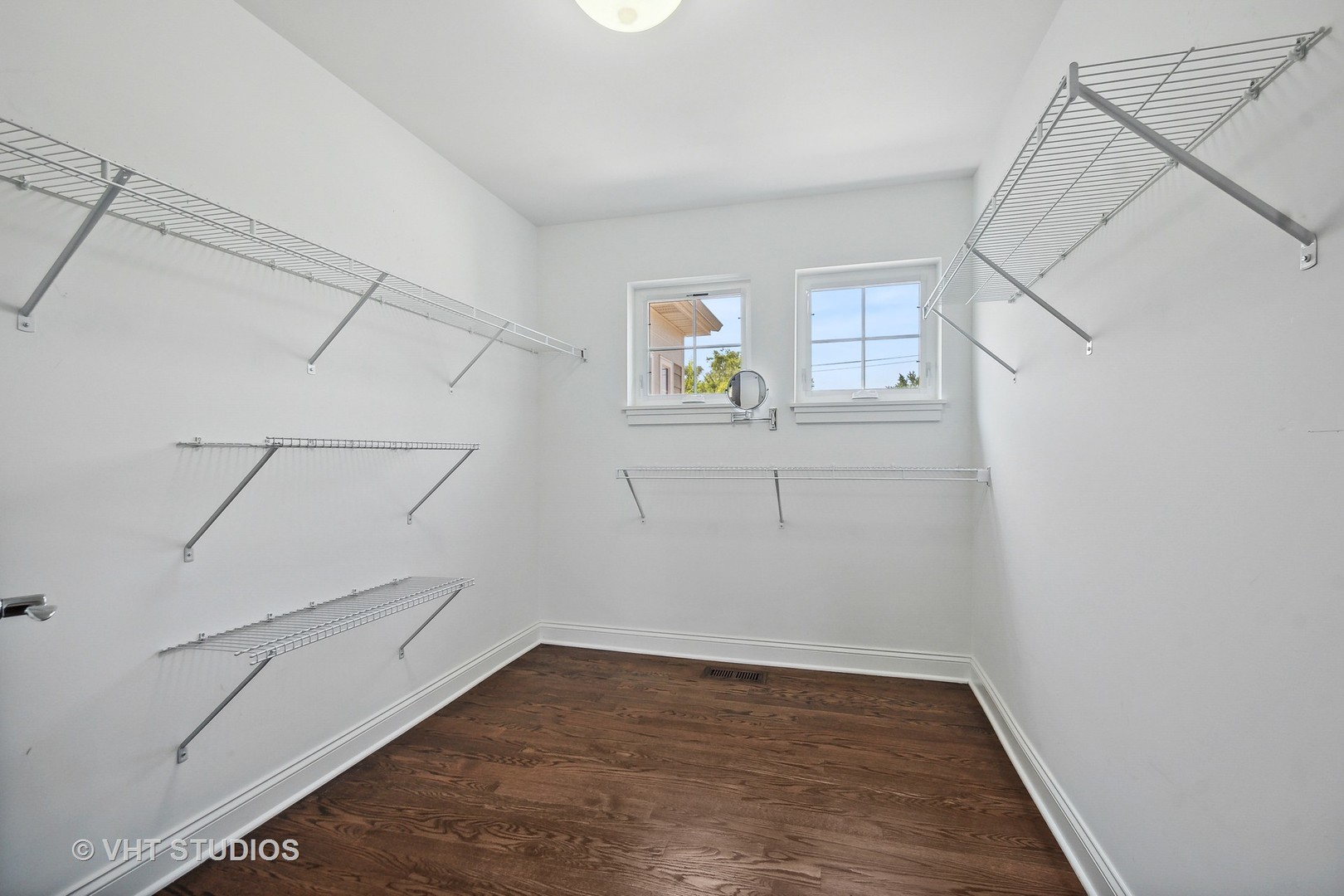 2004 West Sibley Street Park Ridge, IL 60068 - Photo 16 of 40 a view of an empty room with hallway