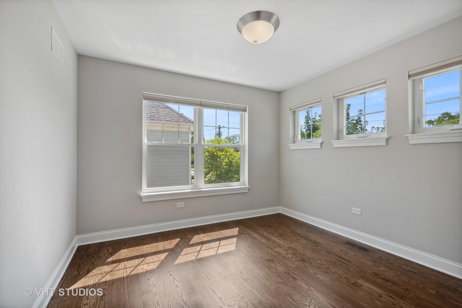 2004 West Sibley Street Park Ridge, IL 60068 - Photo 22 of 40 an empty room with a window