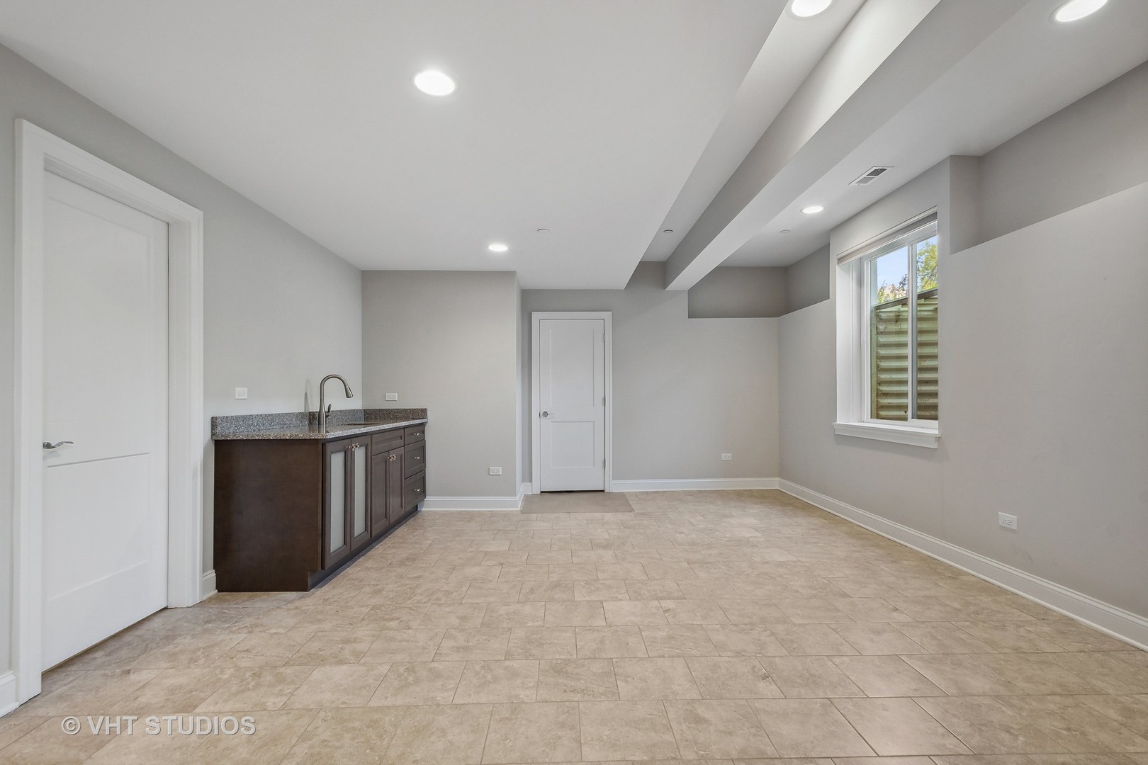 2004 West Sibley Street Park Ridge, IL 60068 - Photo 24 of 40 a view of a livingroom with a washer and dryer