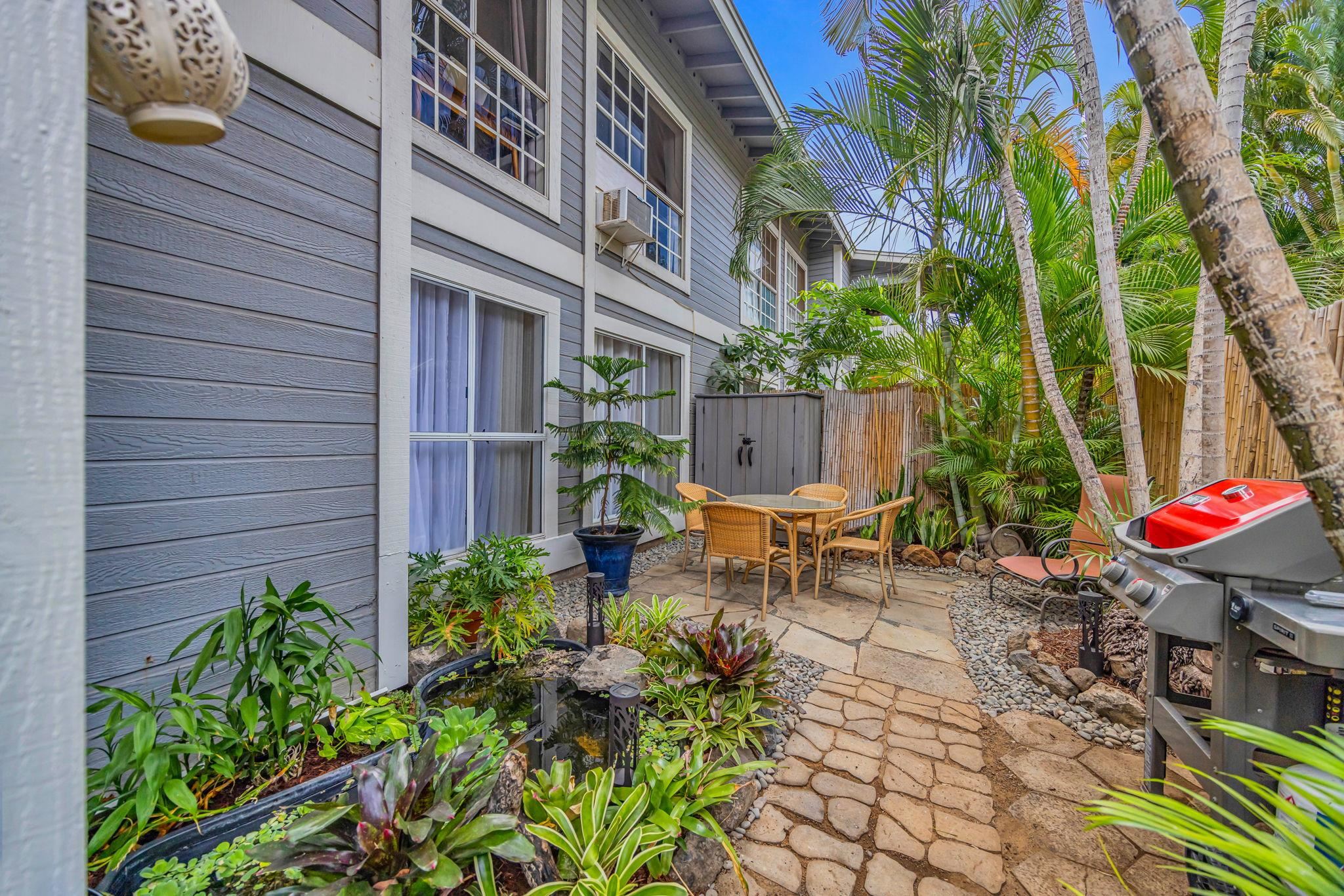 160 Keonekai Road, Unit 8103 Kihei, HI 96753 - Photo 35 of 47 a view of a brick building with a bench and table in the patio