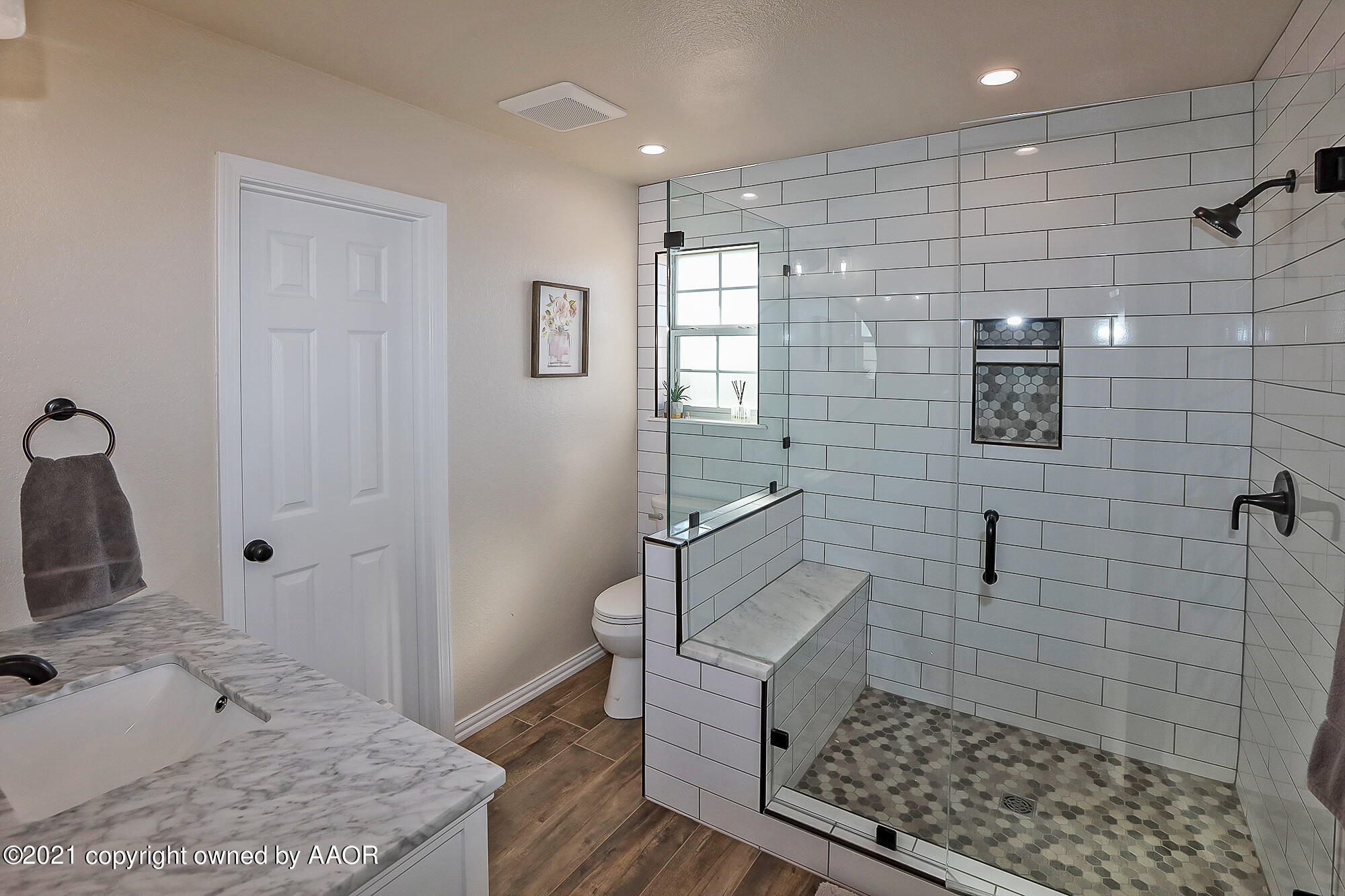9300 South Blessen Road Amarillo, TX 79119 - Photo 15 of 40 Master Bath