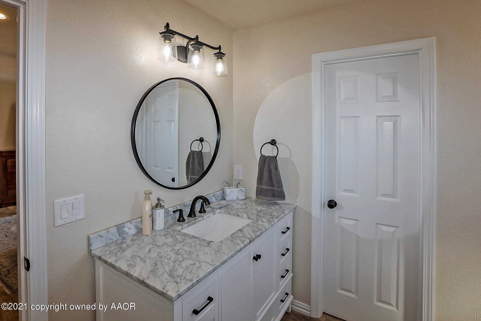9300 South Blessen Road Amarillo, TX 79119 - Photo 16 of 40 Master Bath Vanity