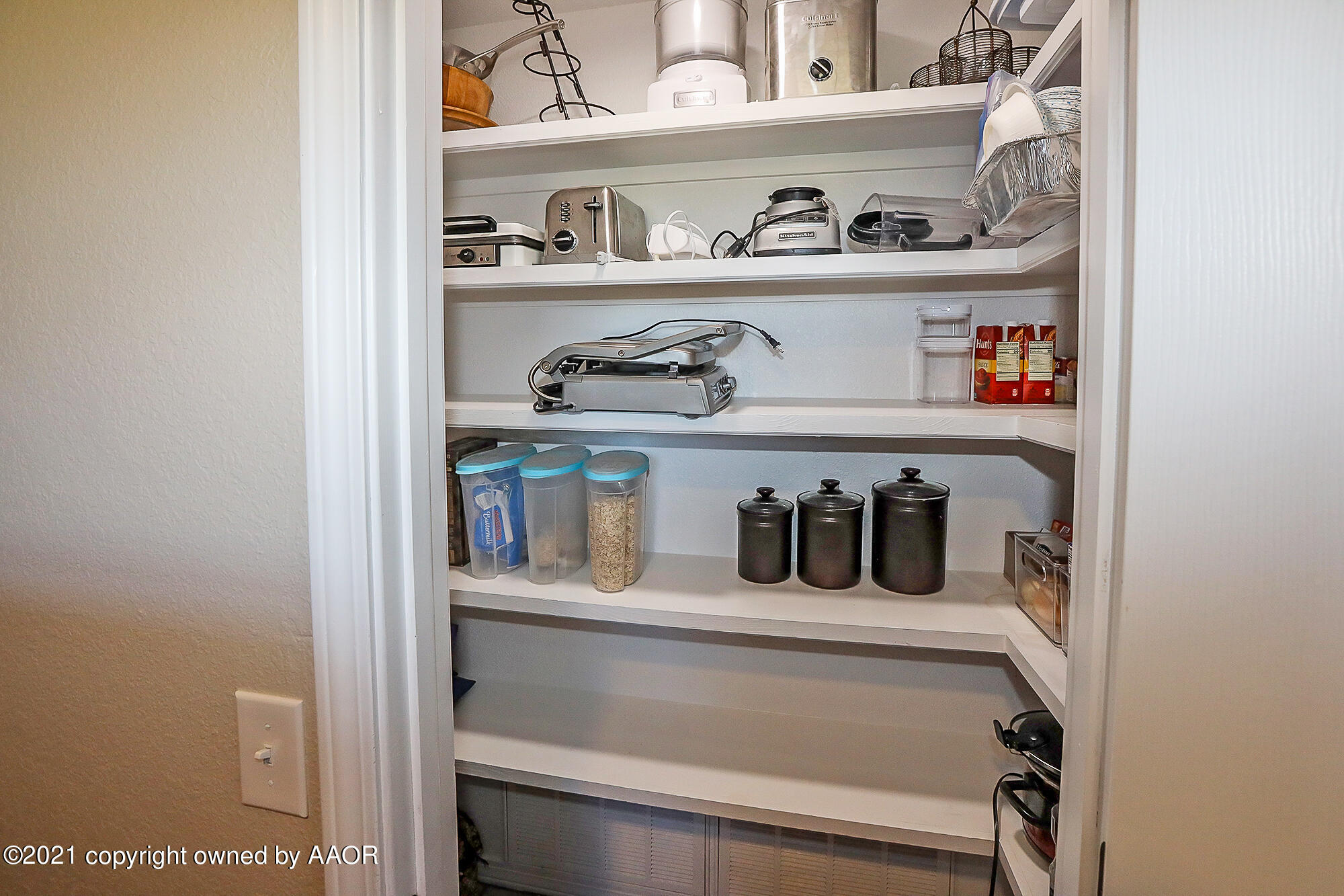 9300 South Blessen Road Amarillo, TX 79119 - Photo 10 of 40 Pantry
