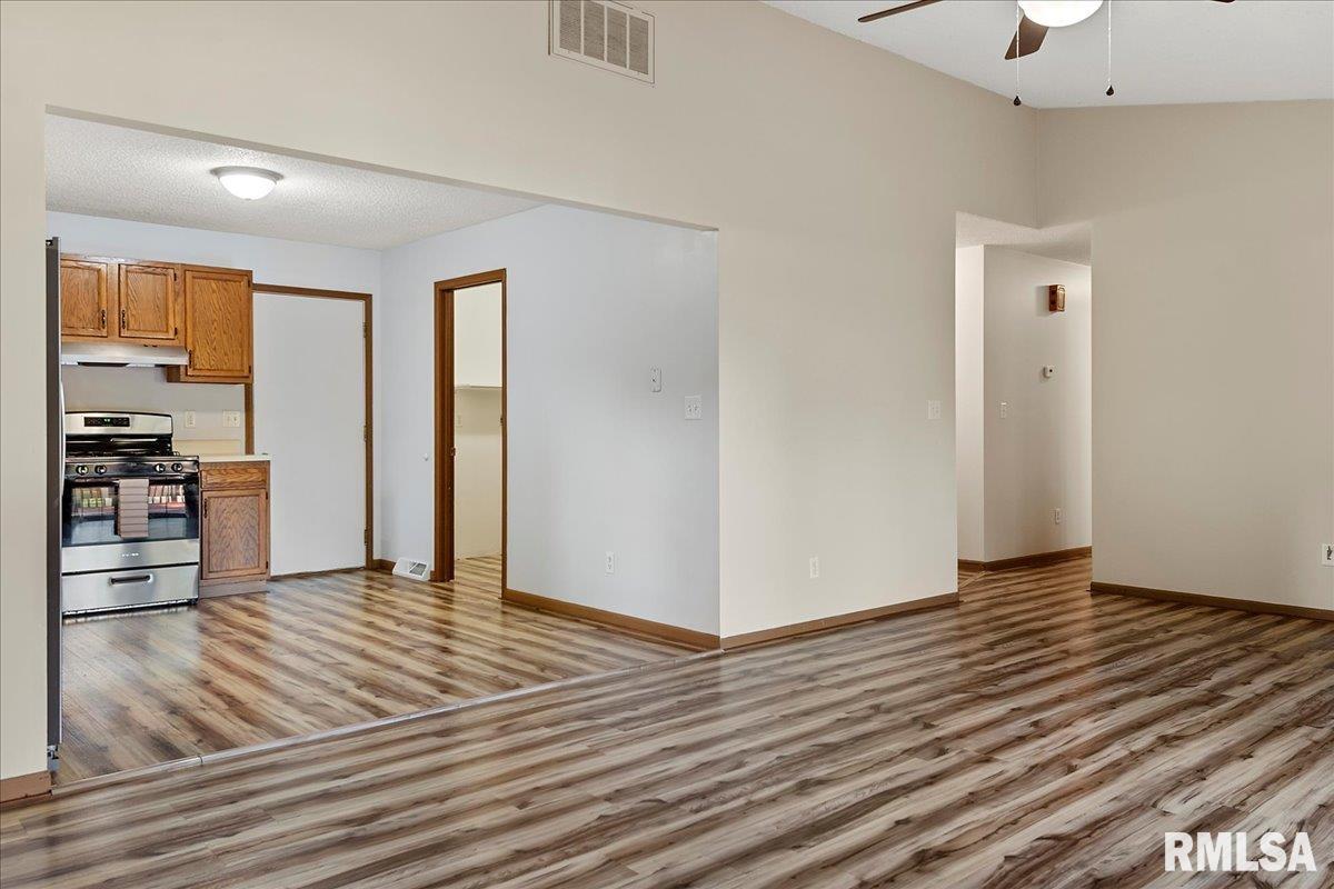 5217 Buford Street Springfield, IL 62703 - Photo 6 of 28 Gallery Image 6