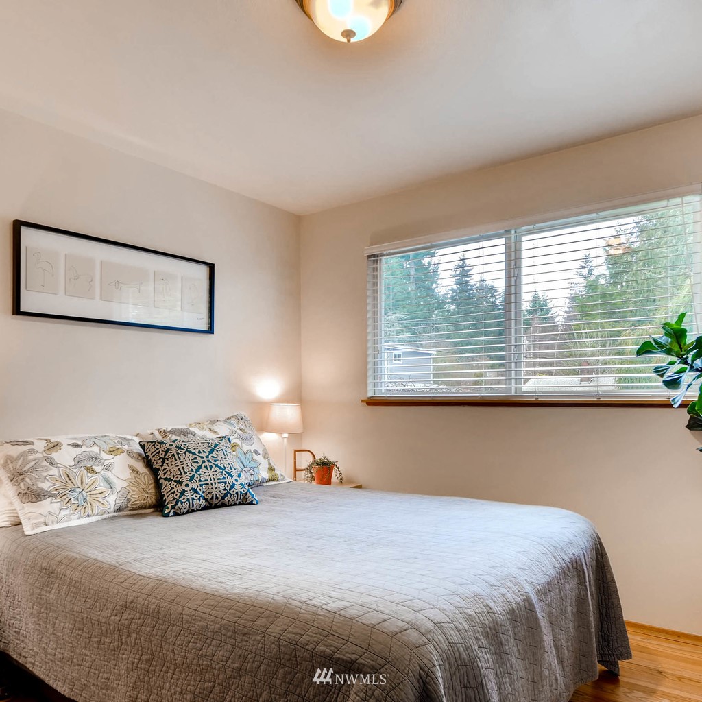 9305 215th Street Southwest Edmonds, WA 98020 - Photo 8 of 17 Gallery Image 8
