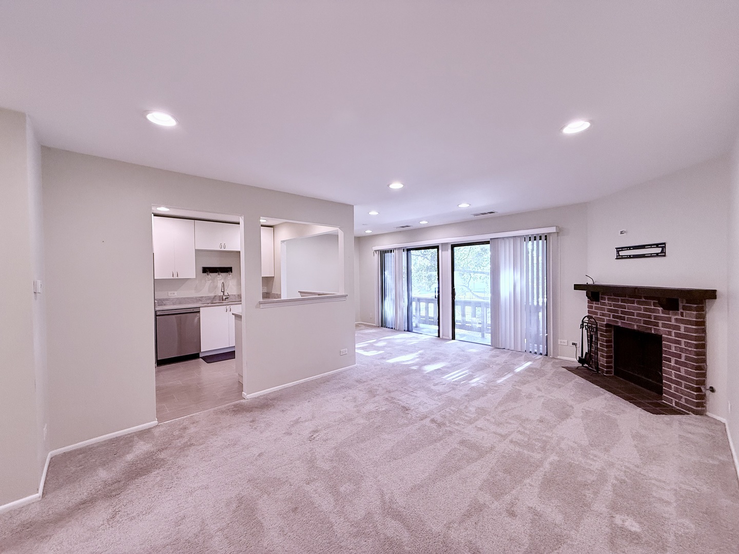 70 Margate Court, Unit C2 Schaumburg, IL 60193 - Photo 3 of 26