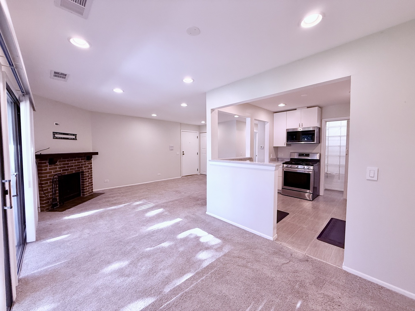 70 Margate Court, Unit C2 Schaumburg, IL 60193 - Photo 5 of 26