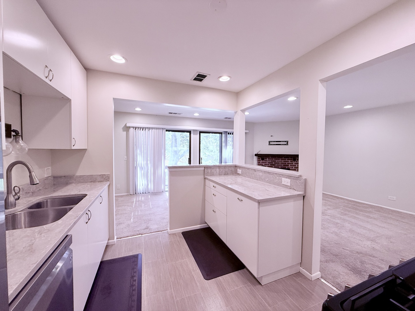 70 Margate Court, Unit C2 Schaumburg, IL 60193 - Photo 8 of 26