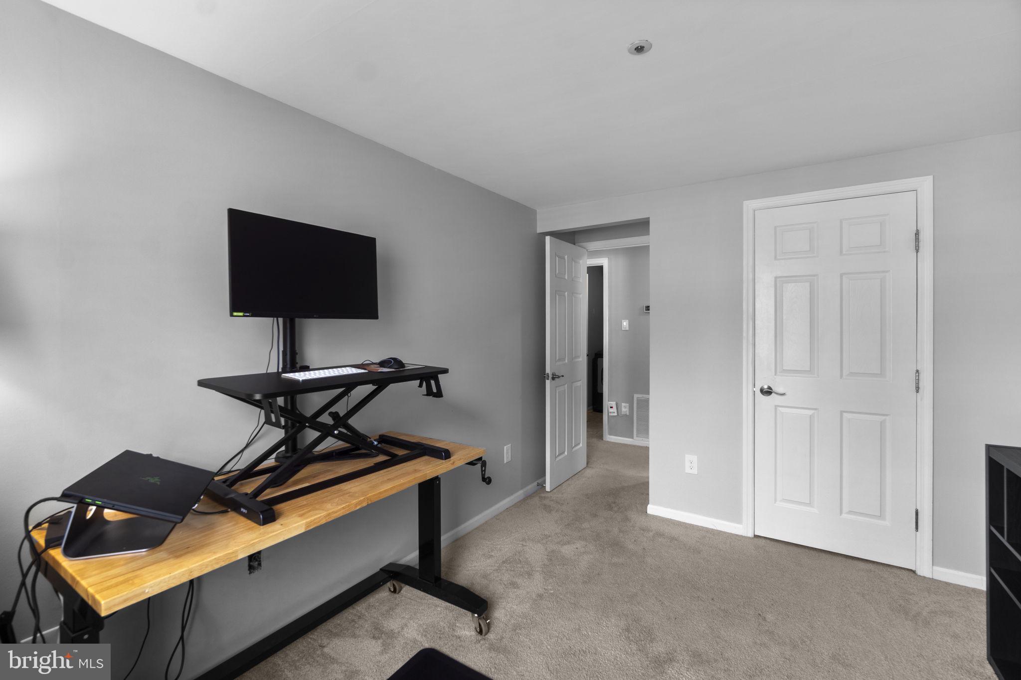6025 Weekend Way, Unit 43 Columbia, MD 21044 - Photo 29 of 37 a living room with furniture and a flat screen tv