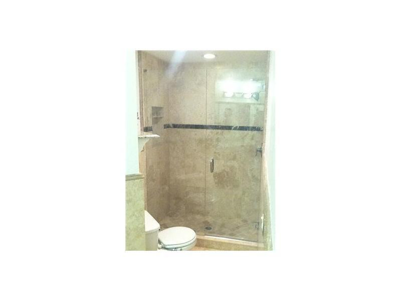 6403 Boca Circle, Unit 96 Boca Raton, FL 33433 - Photo 7 of 18 Master Bath/Spa