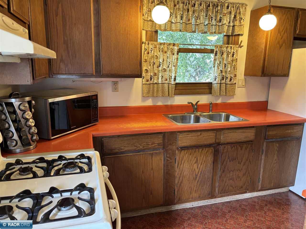 11084 Hayes Road Hibbing, MN 55746 - Photo 34 of 48