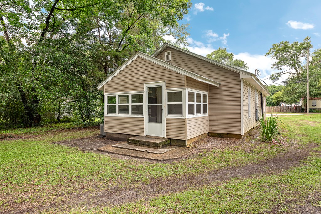 306 North Cherokee Street Geneva, AL 36340 - Photo 3 of 36