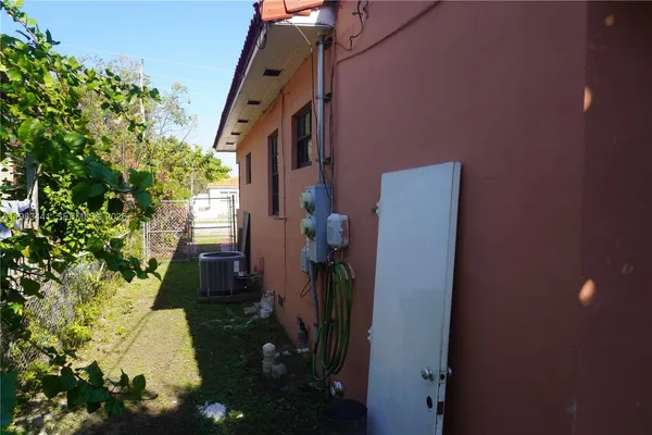 $1,500,000 | 2660 Southwest 36th Avenue, Miami, FL 33133
