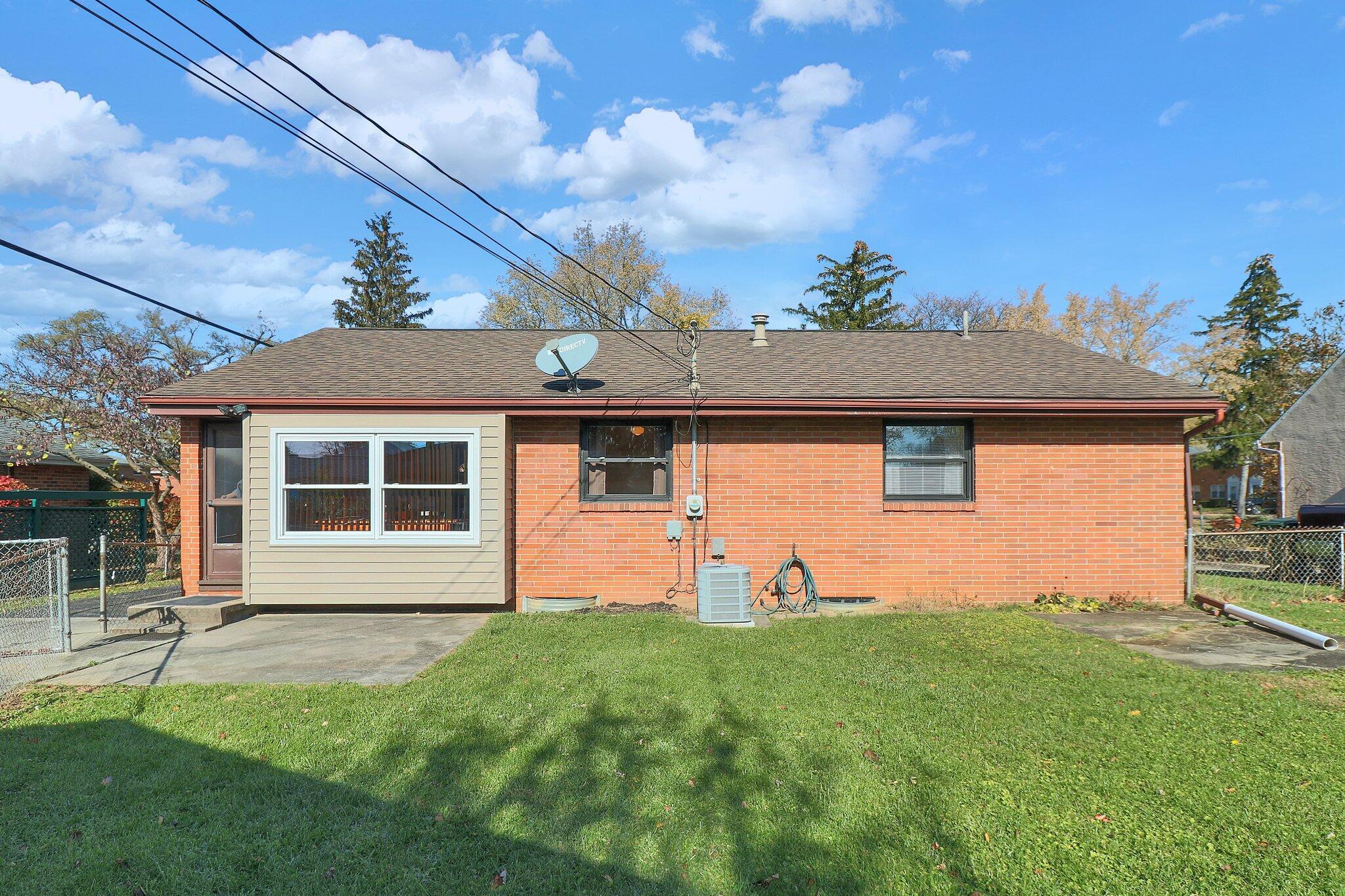 1017 Loring Road Columbus, OH 43224 - Photo 26 of 28 rear view