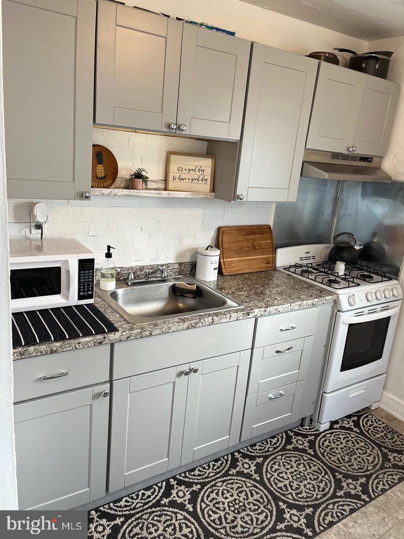 128 Princeton Road Audubon, NJ 08106 - Photo 4 of 9 Kitchen