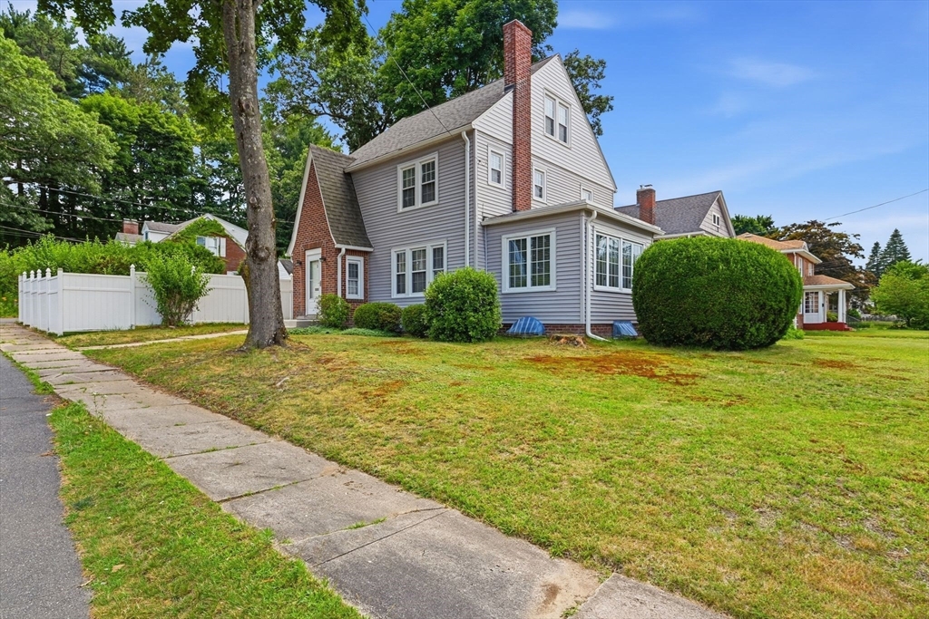 3 Pinehurst Road Holyoke, MA 01040 - Photo 3 of 37