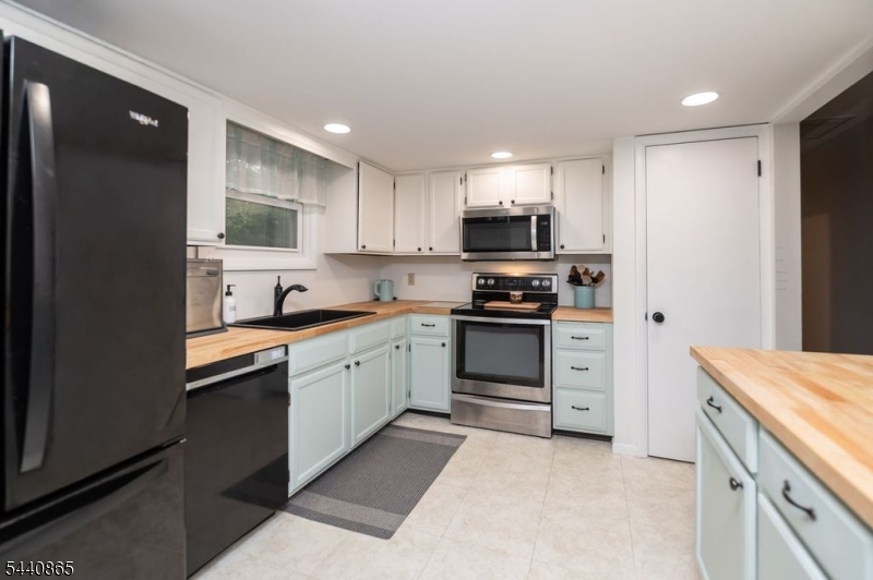 17 Decatur Street Columbia, NJ 07832 - Photo 8 of 40