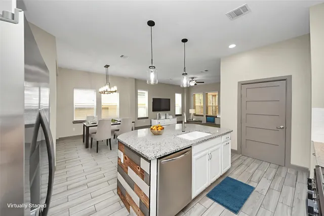 $2,400 | 211 Pleasant Hill Way, Conroe, TX 77304