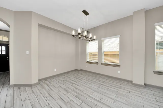 $2,400 | 211 Pleasant Hill Way, Conroe, TX 77304