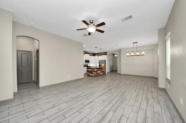 $2,400 | 211 Pleasant Hill Way, Conroe, TX 77304