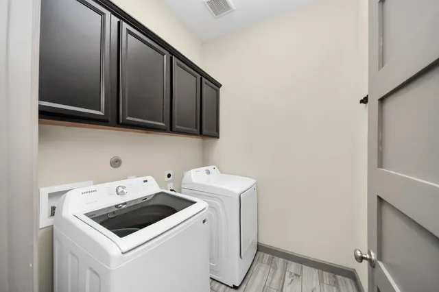 $2,400 | 211 Pleasant Hill Way, Conroe, TX 77304