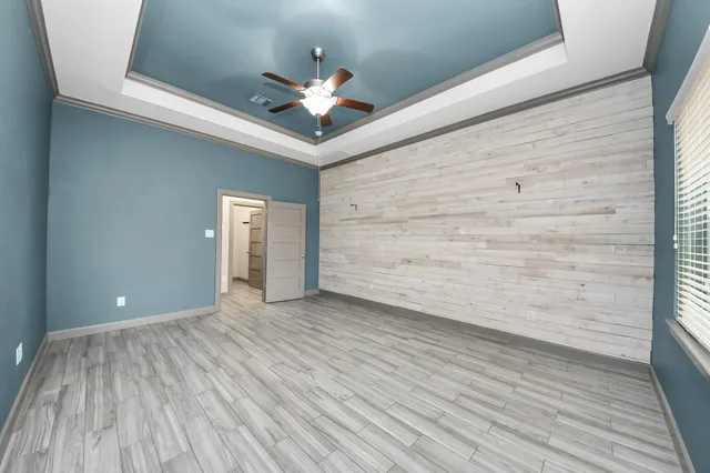 $2,400 | 211 Pleasant Hill Way, Conroe, TX 77304