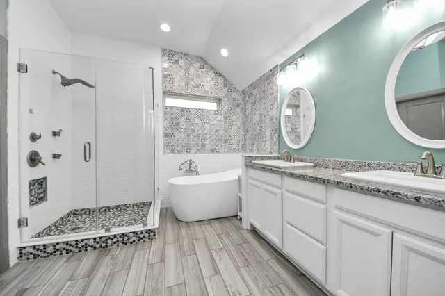 $2,400 | 211 Pleasant Hill Way, Conroe, TX 77304