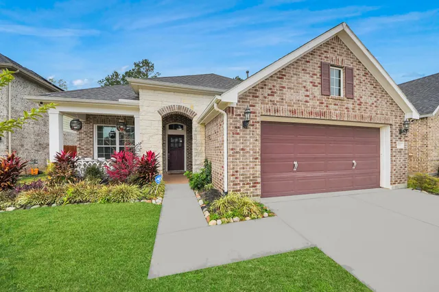 $2,400 | 211 Pleasant Hill Way, Conroe, TX 77304