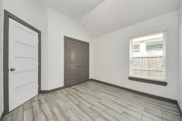 $2,400 | 211 Pleasant Hill Way, Conroe, TX 77304