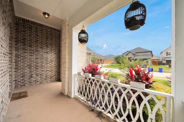 $2,400 | 211 Pleasant Hill Way, Conroe, TX 77304